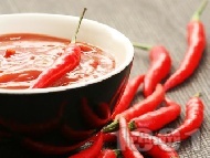 Рецепта Пикантен доматен сос с люти чушки и уорчестър